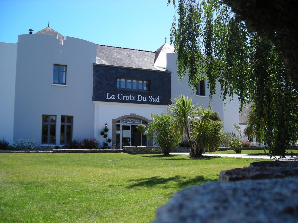 Logis Hotel La Croix Du Sud Le Tour-du-Parc Kültér fotó
