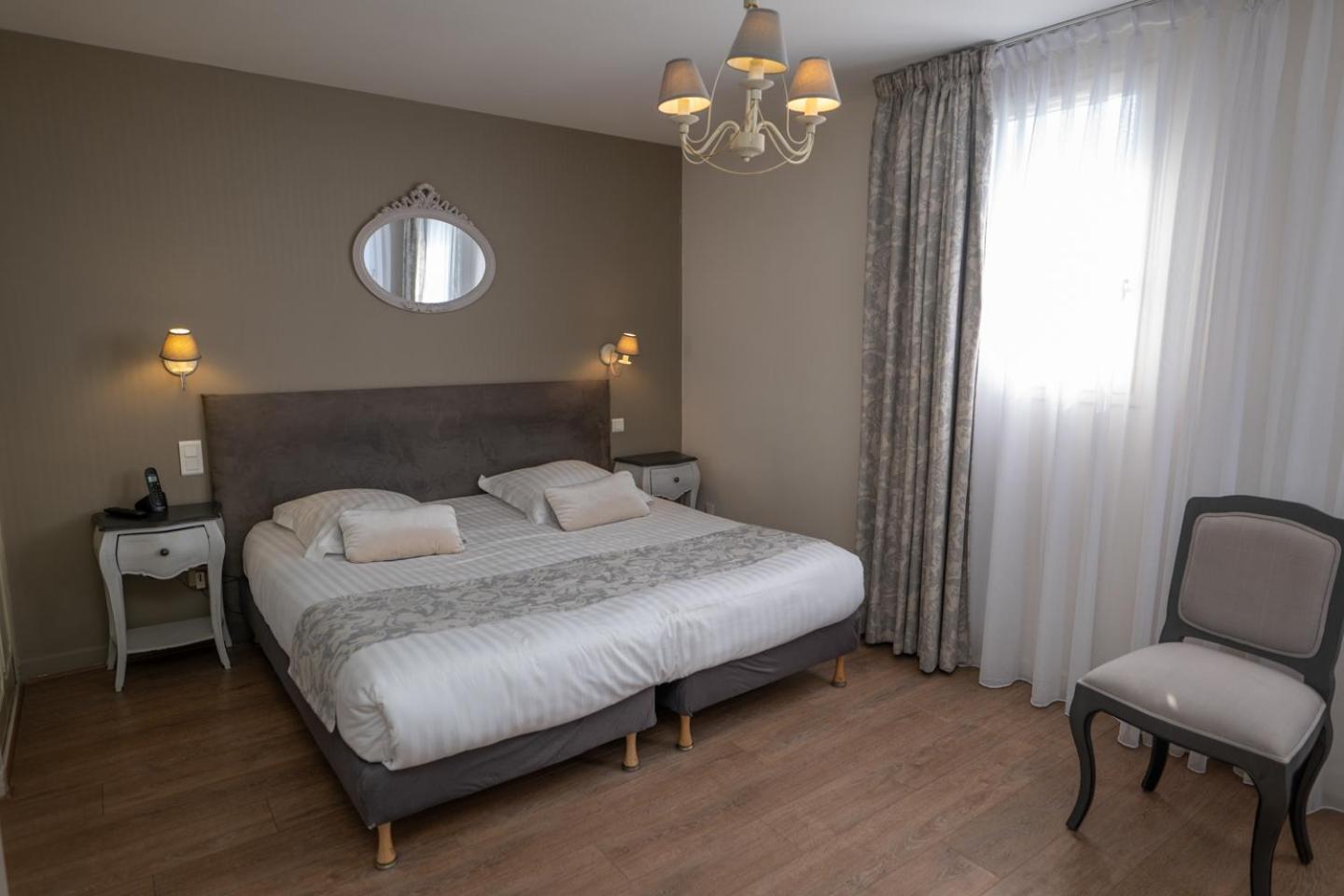 Logis Hotel La Croix Du Sud Le Tour-du-Parc Kültér fotó