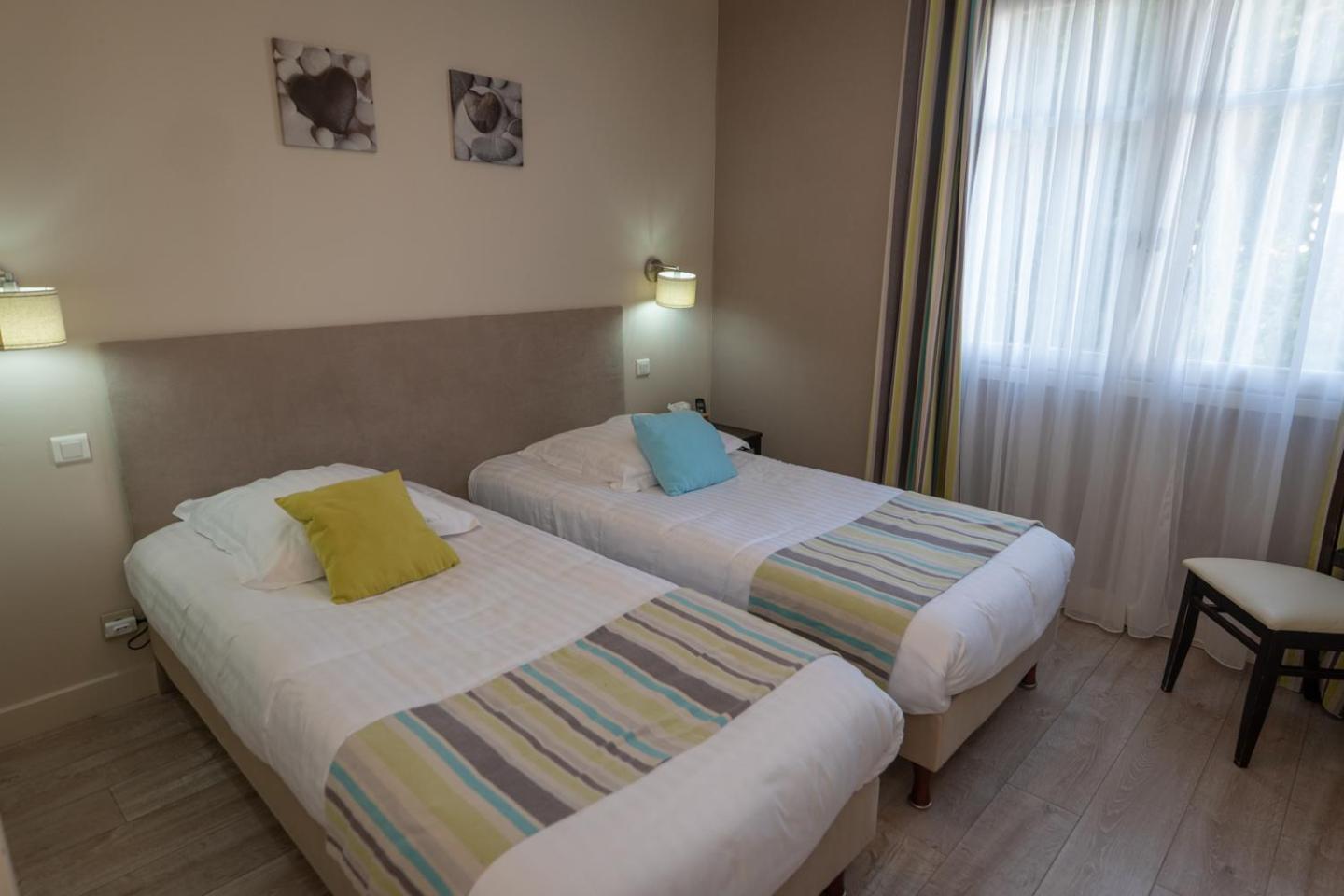 Logis Hotel La Croix Du Sud Le Tour-du-Parc Kültér fotó