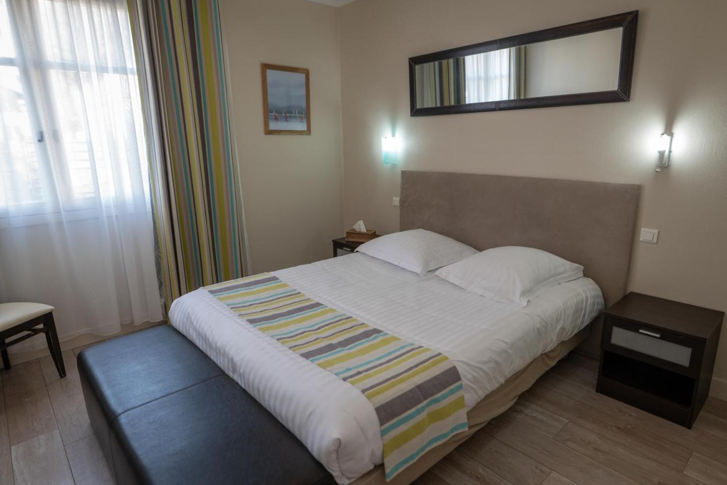 Logis Hotel La Croix Du Sud Le Tour-du-Parc Kültér fotó