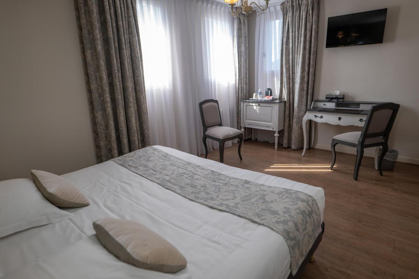 Logis Hotel La Croix Du Sud Le Tour-du-Parc Kültér fotó